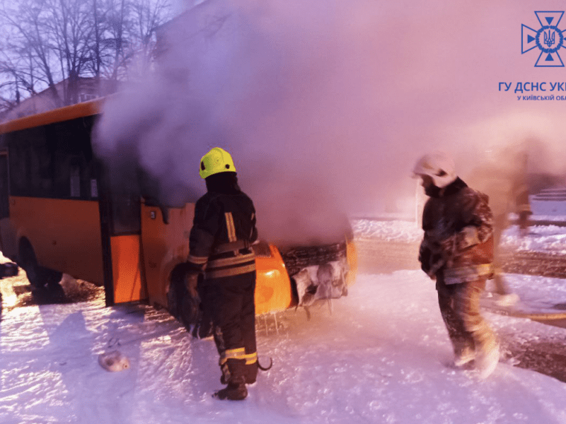 Маршрутка спалахнула у Вишгороді (ФОТО)