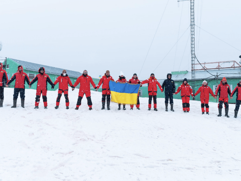 Живий ланцюг єдності створили в Антарктиді у День соборності України