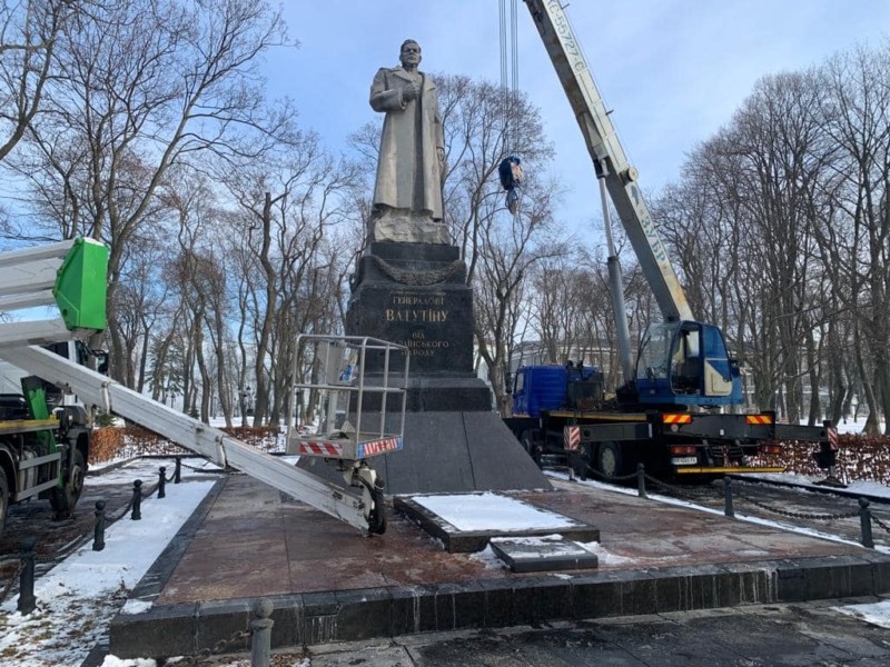 У Києві почалась підготовка до демонтажу пам’ятника Ватутіну (ОНОВЛЕНО)