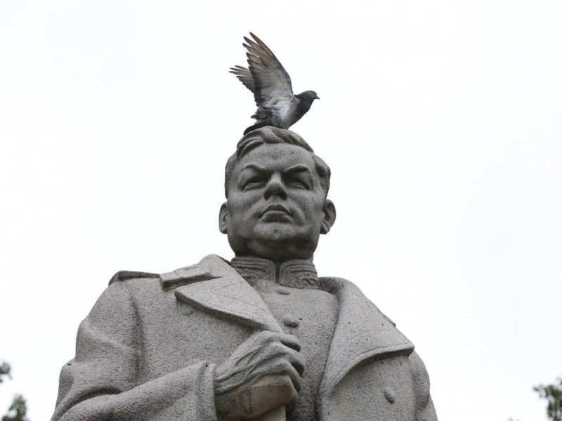 Комісія Мінкульту погодила знесення пам’ятників Ватутіну і Чкалову