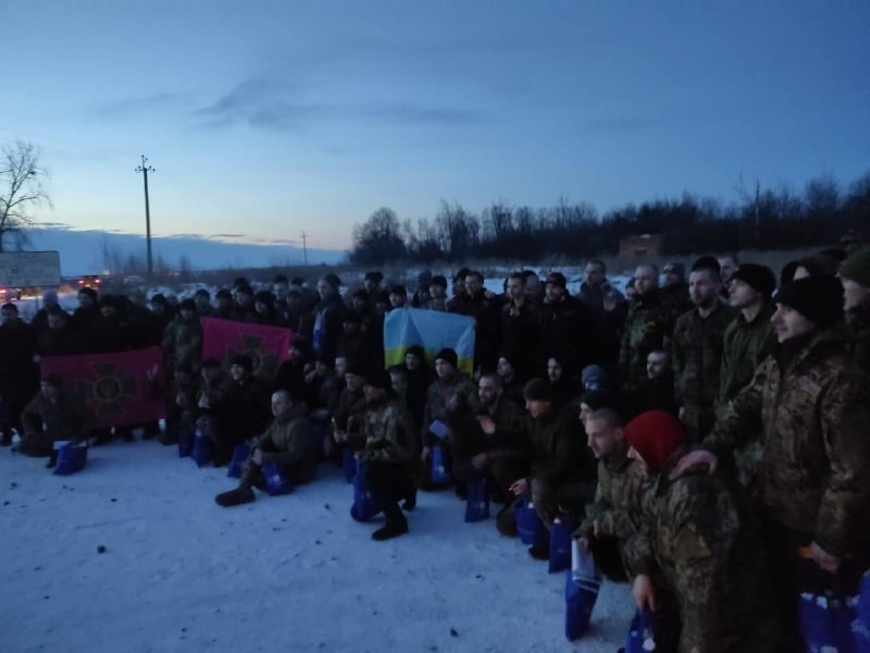 З російського полону в Україну повернулись ще 100 захисників і цивільний – що відомо