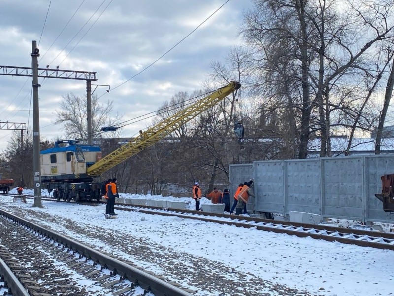 Станцію кільцевої електрички “Зеніт” відгородили парканом від стихійного ринку