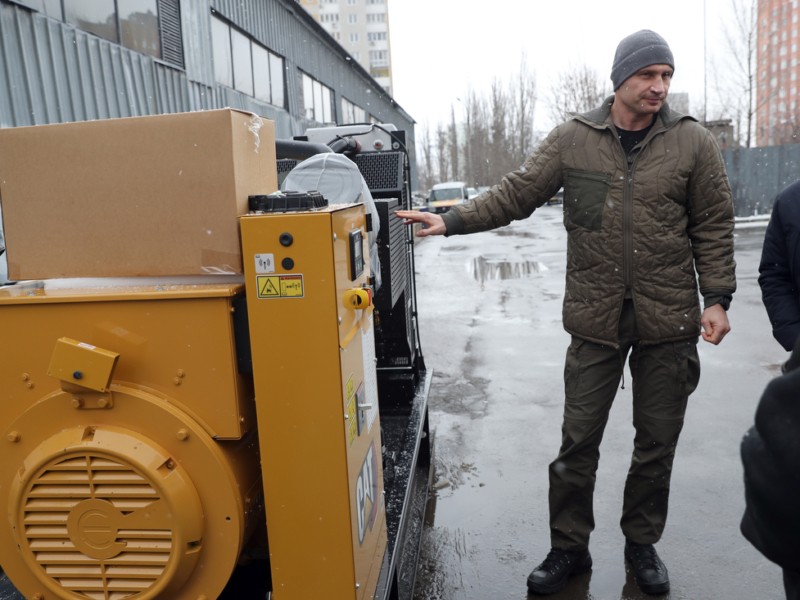 Благодійники закупили ще партію генераторів для котелень Києва і військових на 400 тисяч євро