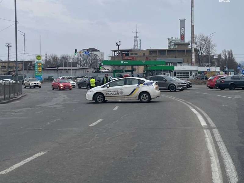 Через масштабну пожежу на складах у Подільському районі перекрито дві вулиці