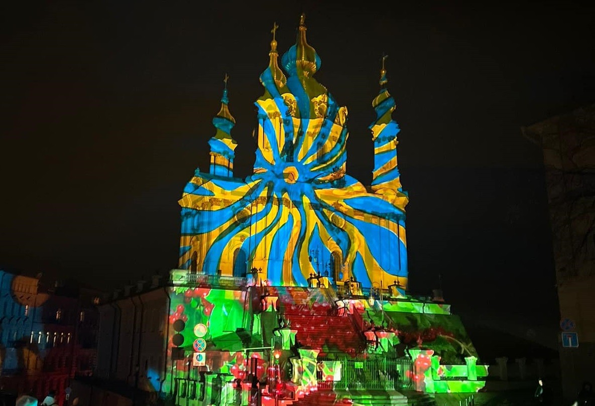 Світло проти зла: швейцарський митець Геррі Хофштеттер підсвітить будівлі в Україні до роковин повномасштабного вторгнення