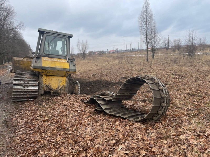 Біля Макарова підірвався трактор на вибухівці