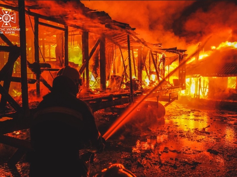 У Києві сталась масштабна пожежа на території Гідропарку