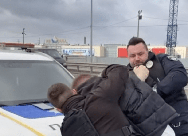У поліції відреагували на скандальне відео з затриманням водія BMW: що було насправді (ПОВНЕ ВІДЕО)