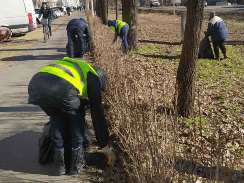 Готуємось до весни: жителів Бучі закликали долучитися до прибирання міста