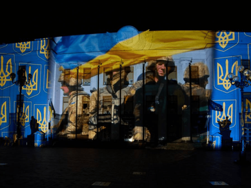 Під український гімн: Геррі Хофштеттер влаштував світлове шоу на будівлі Верховної Ради (ФОТО)