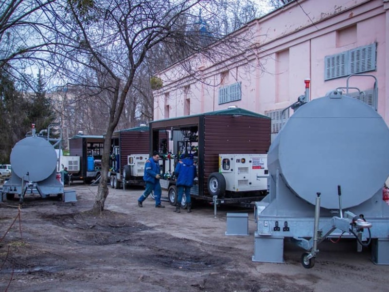 Олександрівська лікарня через обстріл залишилась без тепла і гарячої води: її підключають до пересувних котелень