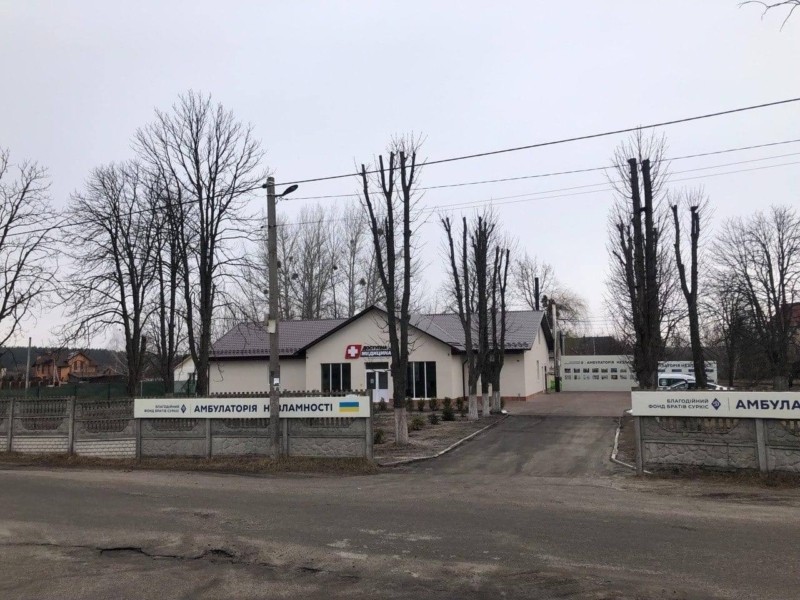 На Київщині з нуля відбудували амбулаторію, яку окупанти зрівняли із землею