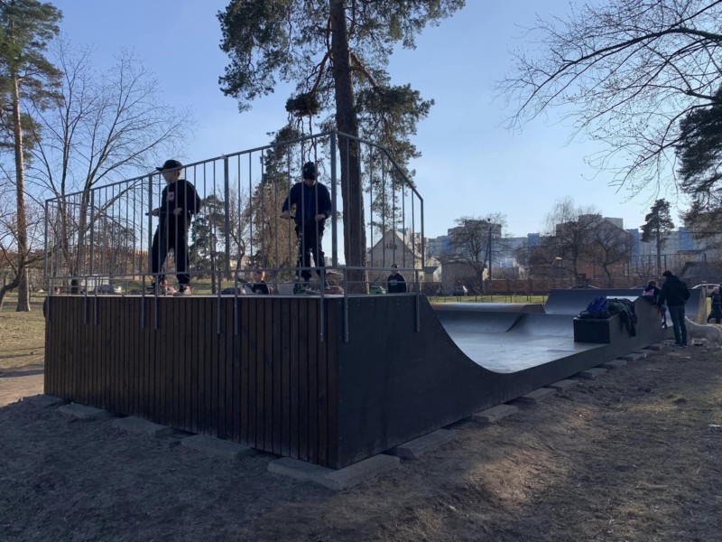 На занедбаній території біля станції міської електрички пропонують збудувати скейт-парк