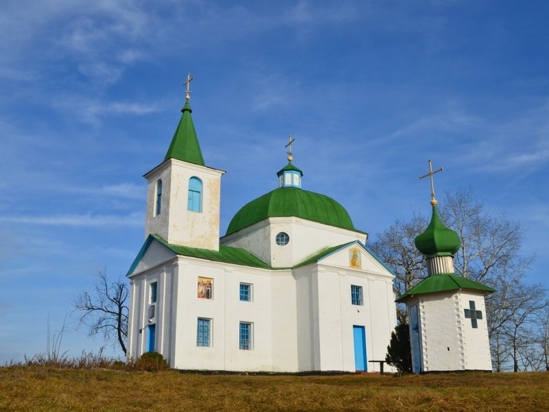 Московські попи понівечили ремонтом самобутню пам’ятку культури на Київщині