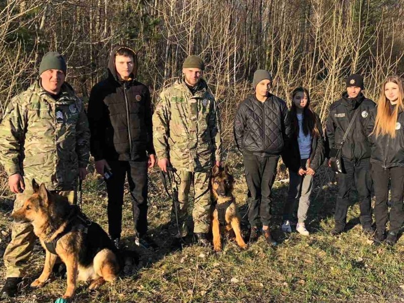 Пси-поліцейські на Київщині допомогли знайти підлітків, що втекли з дому