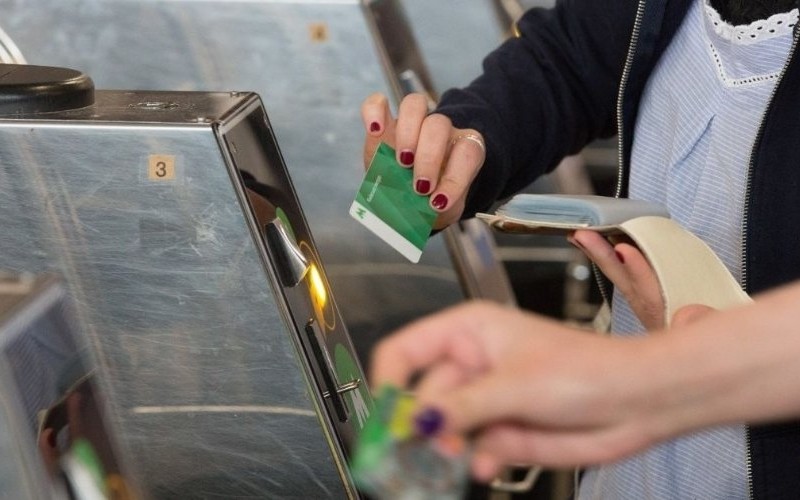 У метро Києва не працюють щойно поповнені транспортні картки