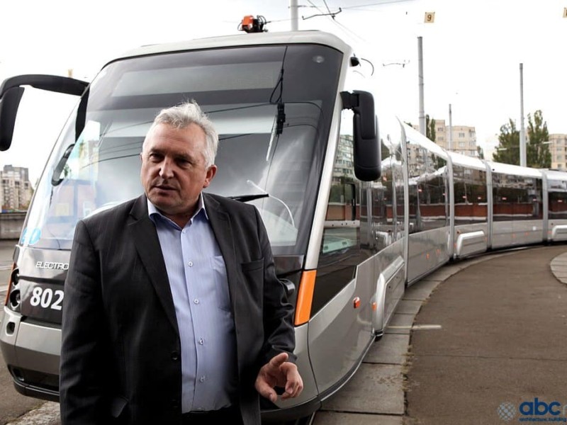Кінець цілої епохи: після 45 років роботи пішов на пенсію директор трамвайного депо Києва