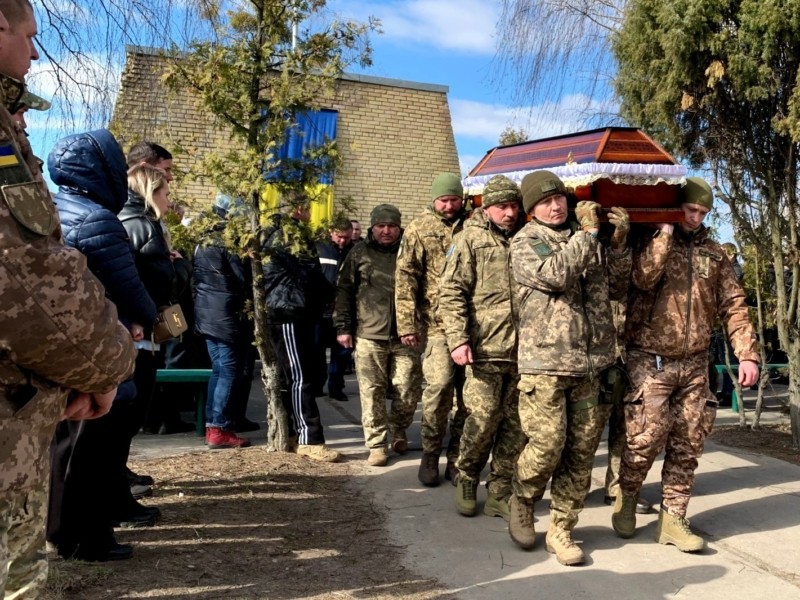 Віддав за Україну своє життя: у Бучі прощалися із загиблим на Донеччині воїном