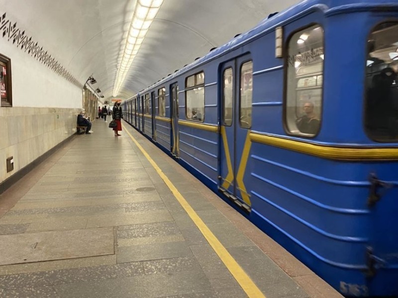 Роботу метро Києва продовжать на годину (Графік)