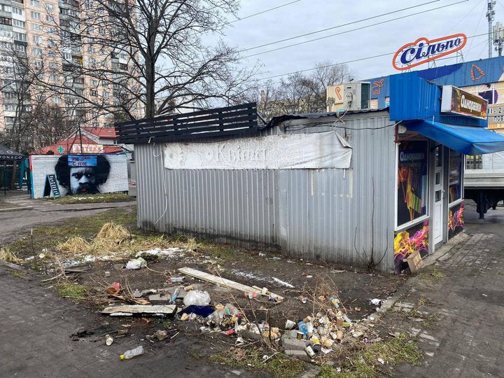 Боротьба з незаконними ятками набирає обертів: за день у Києві очистили близько 10 локацій