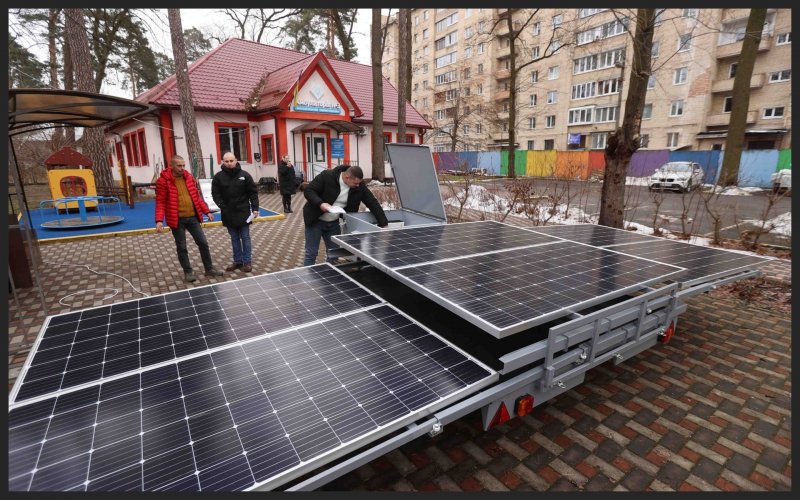 Ірпінська громада отримала дві мобільні сонячні електростанції