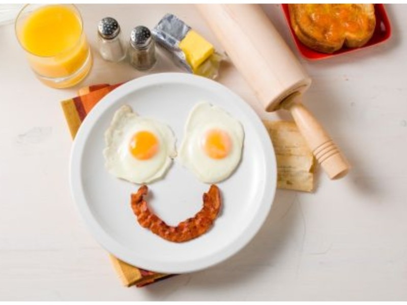 Стан здоров’я кишечника більше, ніж ви думали, відповідає за ваш настрій: що їсти для щастя