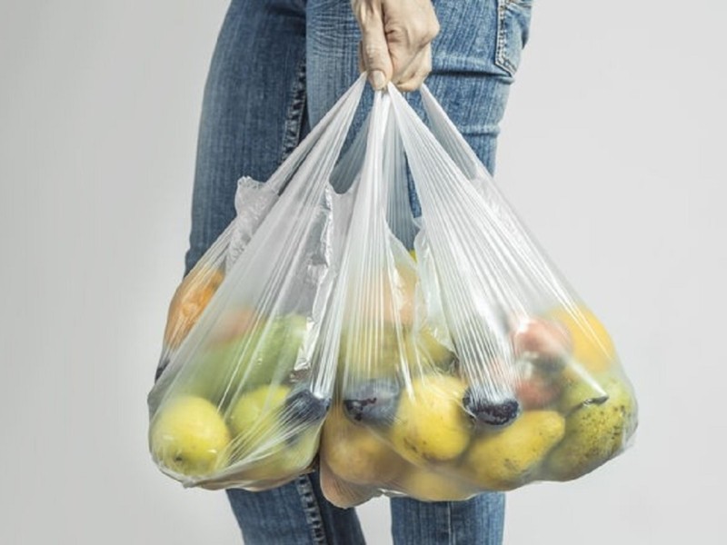 Почали штрафувати: Держпродспоживслужба перевіряє магазини, чи не пакують в кульки-маєчки з поліетилену