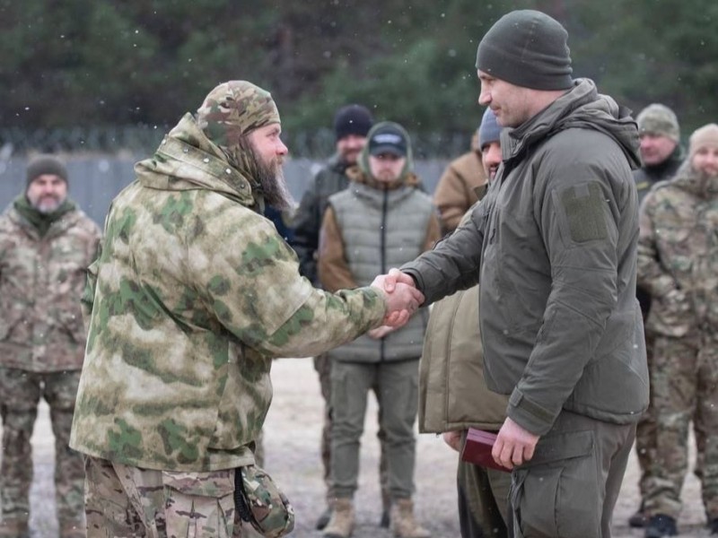 Кличко відвідав полігон військової частини Нацгвардії на Київщині та нагородив бійців