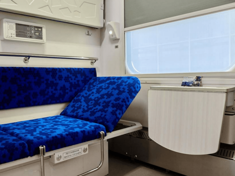 Поїзди для всіх: Укрзалізниця отримала 15 вагонів для людей з інвалідністю (ФОТО)