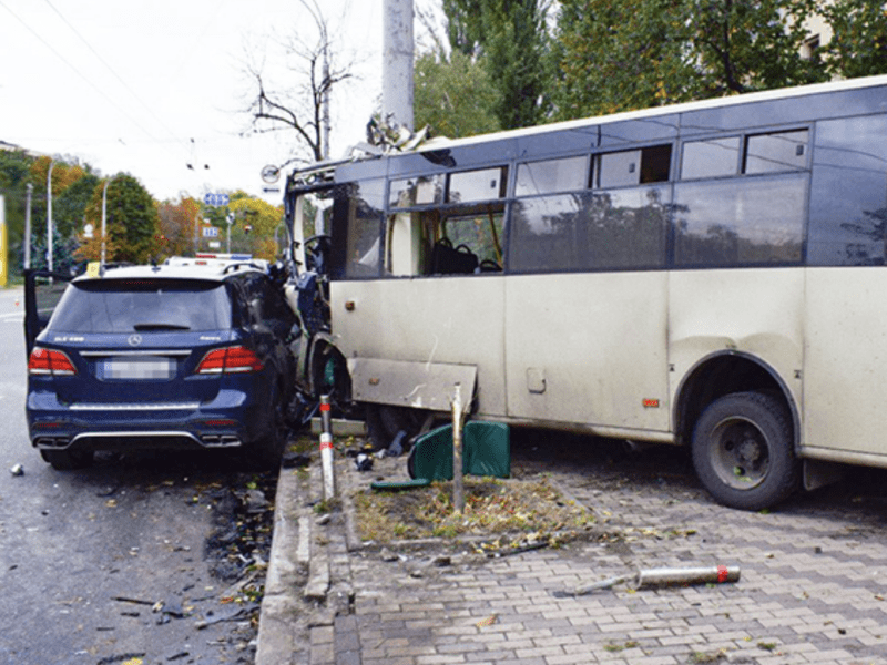 Більше 30 постраждалих: у Києві судитимуть водія, який «під кайфом» в’їхав у автобус