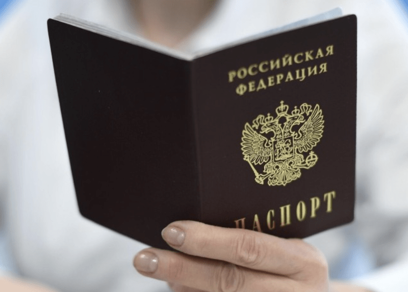 Окупанти погрожують українцям покаранням за відсутність російського паспорта