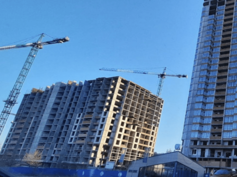 Інвестори вимагають від «Київміськбуду» завершити будівництво ЖК «Медовий 2»
