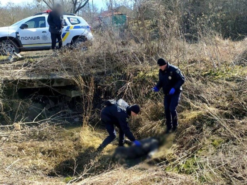 На Київщині в річці знайшли тіло жінки