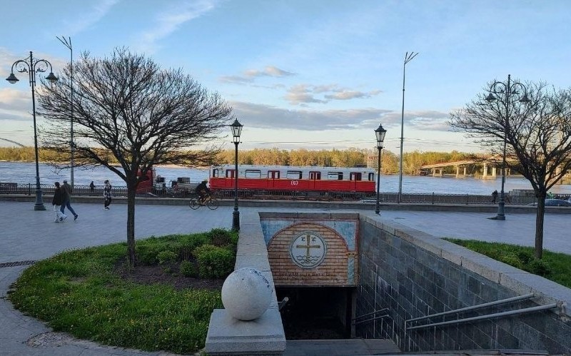 До Києва прибула перша партія вагонів метро з Польщі