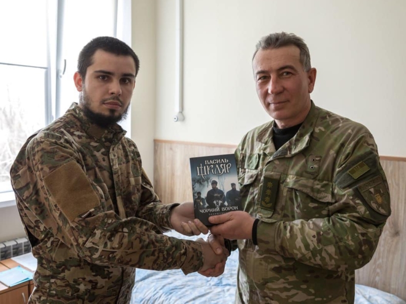 Поліція Київщини долучилася до благодійної акції “Книги героям”