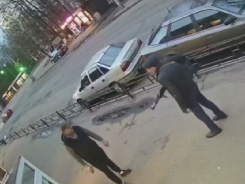 У Києві озброєний чоловік обстріляв кіоск з покупцями