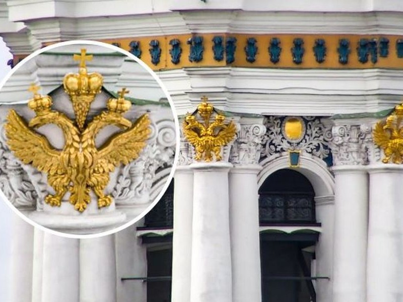Двоголовий орел у центрі столиці: чому не прибирають ворожий символ зі святинь