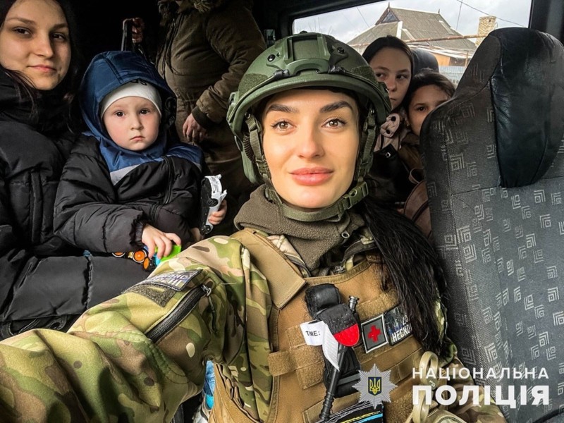 «Білі янголи» вивезли п’ятьох дітей з батьками з Донеччини на Київщину