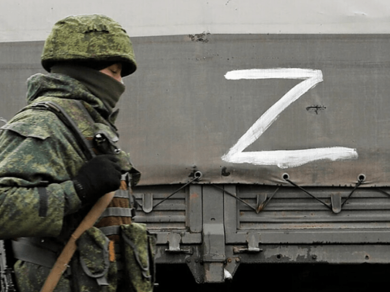 Не вистачає живої сили: російські військові закликають кримчан воювати проти України