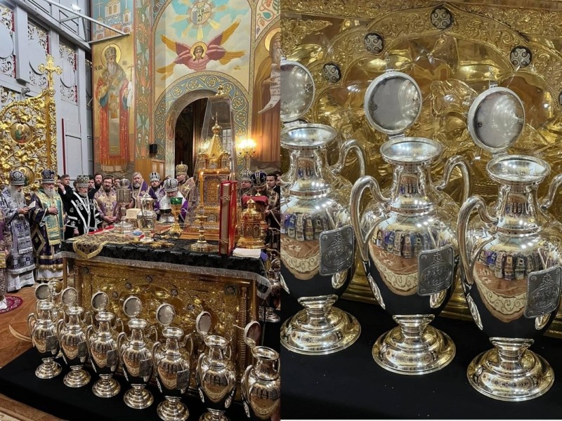 Самі собі патріархи: священики УПЦ вивезли з Києво-Печерської Лаври піч та почали варити миро для таїнств