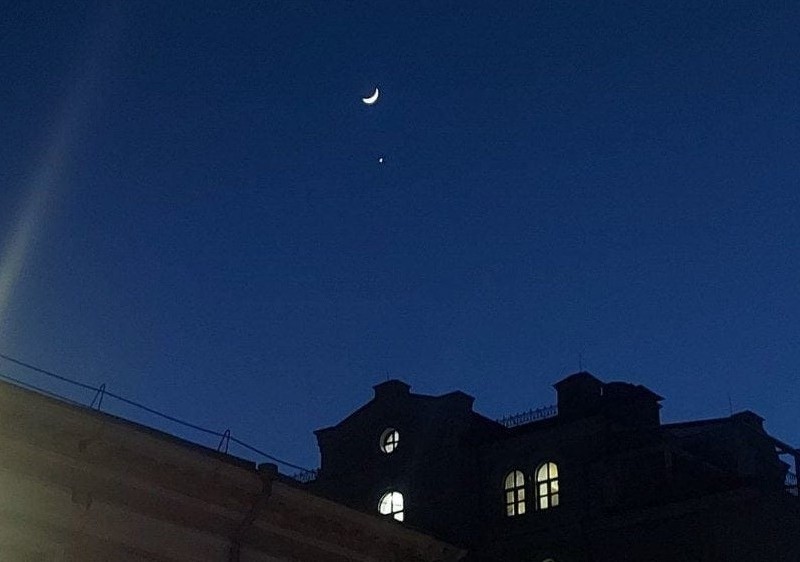 Два найяскравіші небесні об’єкти – Місяць і Венеру можна побачити над столицею (ФОТОФАКТ)