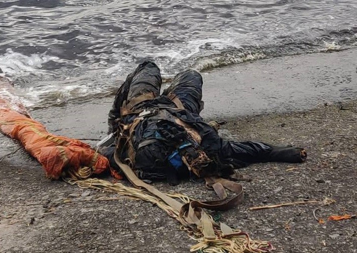 На березі Київського водосховища виявили командира збитого російського гелікоптера