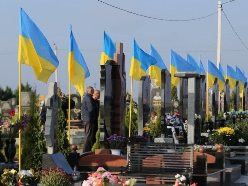 Київ компенсує вартість надгробків родинам всіх захисників, похованих у столиці
