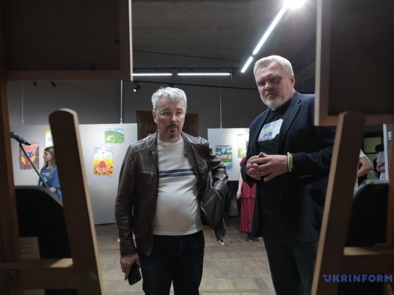 У Києві відкрилася виставка робіт юних художників “Барви Перемоги”
