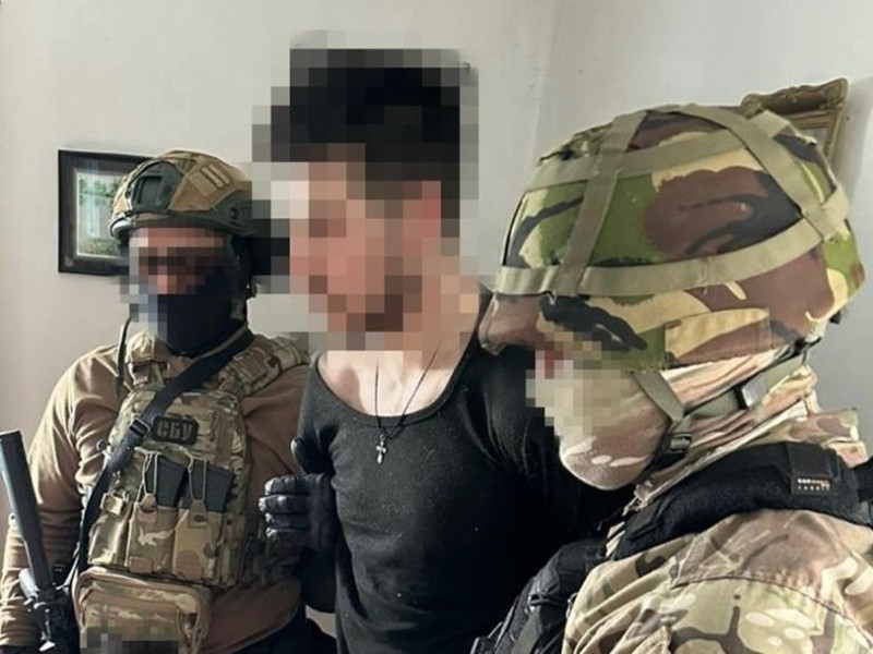 Передавав ворогу розвіддані про оборону Києва і “ховався” на фронті: затримано киянина-зрадника