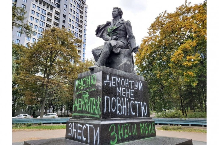 Час позбутися імперського маркера: у Києві вимагають негайно прибрати пам’ятник Пушкіну