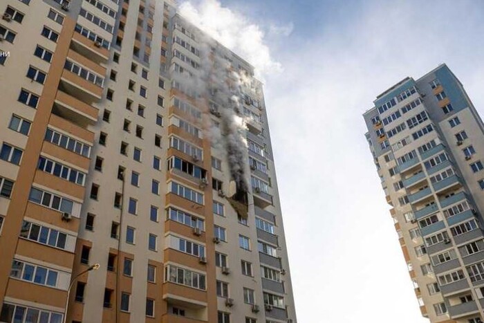 У Києві в багатоповерхівці прогримів вибух