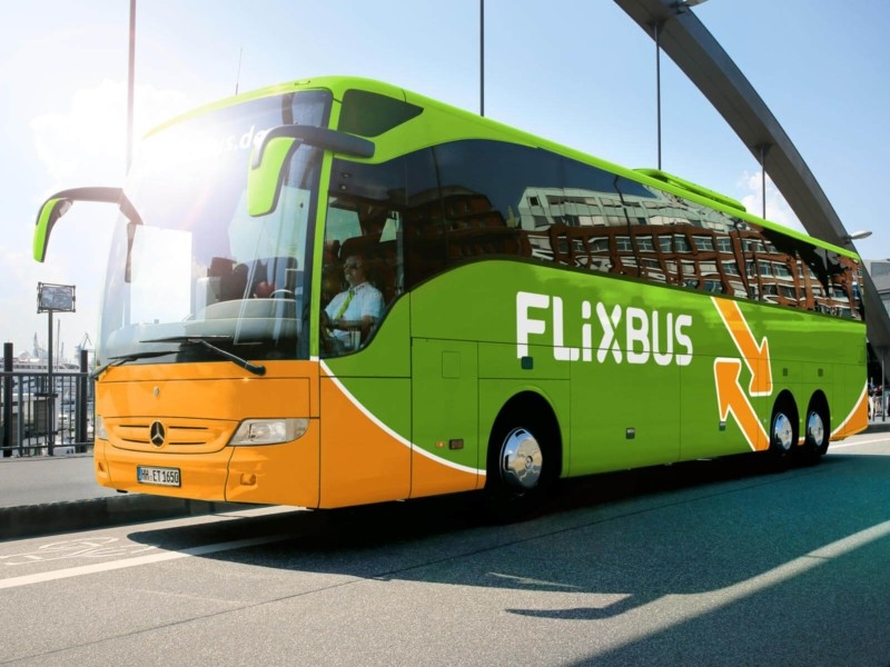 Автобусний лоукостер відкриває новий маршрут з Києва до аеропортів Варшави