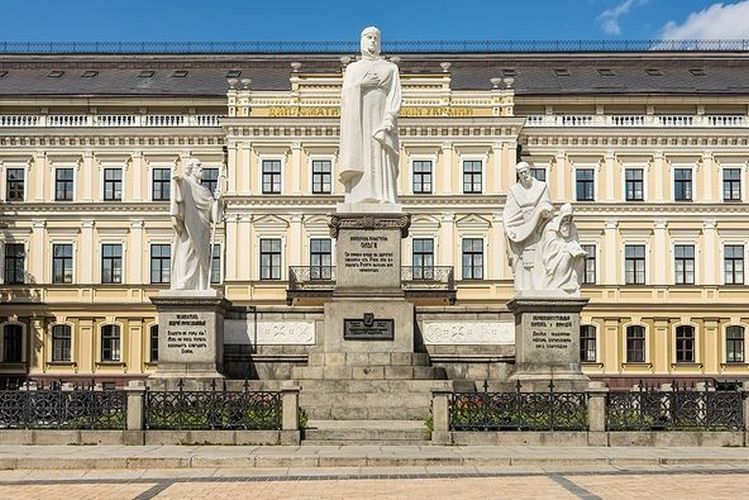 Сьогодні виповнюється річниця з дня відкриття в Києві відновленого пам’ятника княгині Ользі