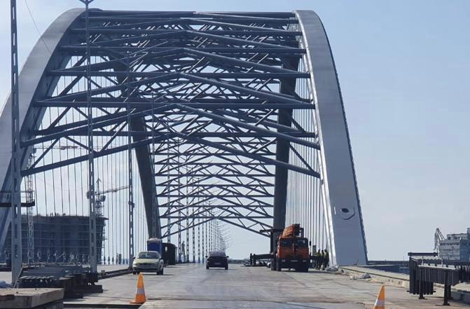 “Намутив” 6,5 млн грн на будівництві Подільського мосту ледь обійняв посаду: керівника КП відсторонили від роботи